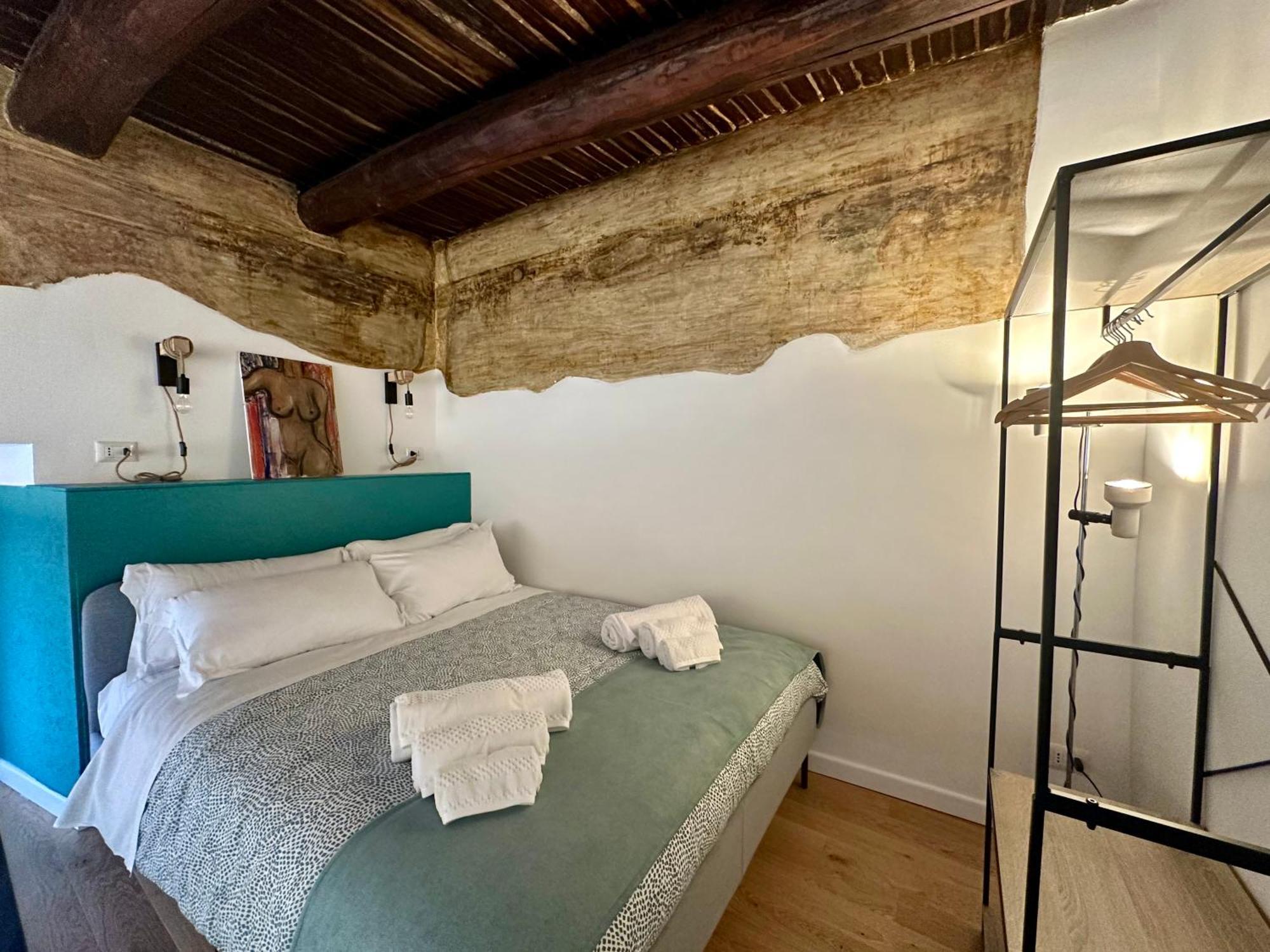Santa Maria Maggiore Suite Napoli Bagian luar foto