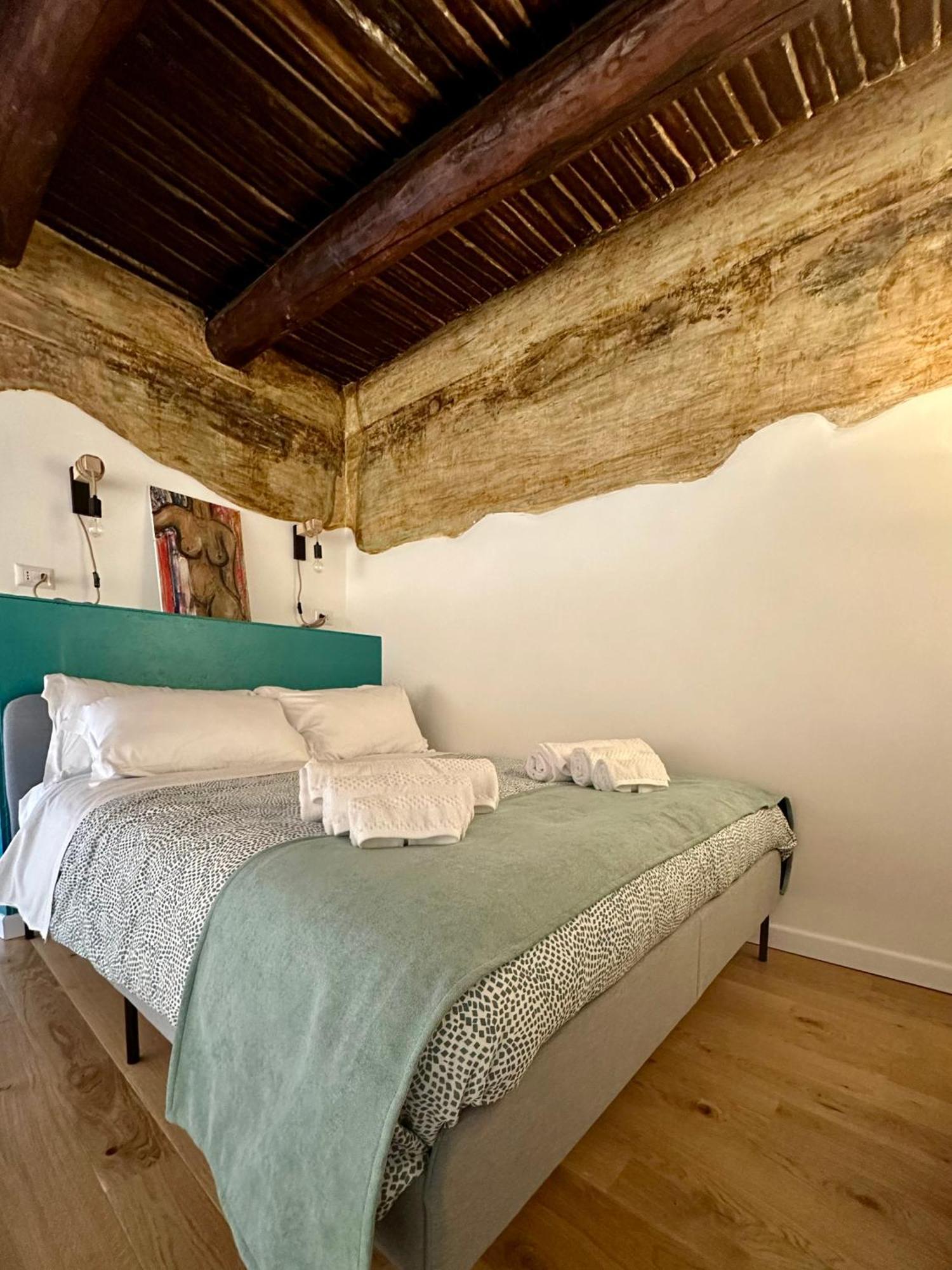 Santa Maria Maggiore Suite Napoli Bagian luar foto